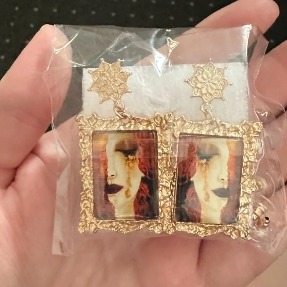 Golden Tears ❤️ Earrings - Picture 6 of 7